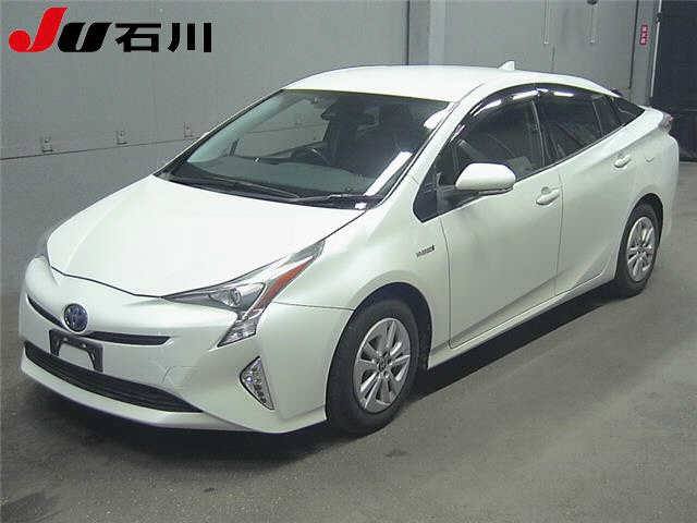 2016 Toyota PRIUS S in pearl white, HDG Cars Rowley Regis