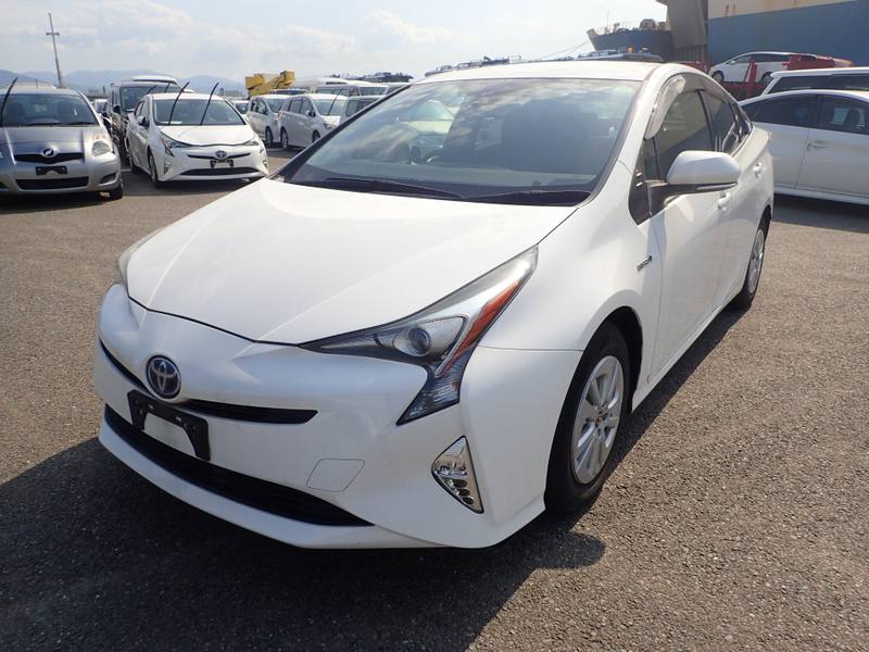 2018 Toyota PRIUS S in white, HDG Cars Rowley Regis